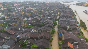 Floods kill 10, leave 8 missing in central Viet Nam