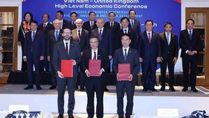 Viet Nam, UK sign cooperation agreements
