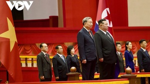 DPRK leader hosts welcome ceremony for Party chief To Lam