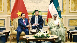 Prime Minister Pham Minh Chinh meets Kuwaiti Emir Sheikh Meshal Al-Ahmad Al-Jaber Al-Sabah
