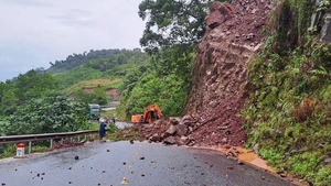 Prime Minister urges central localities to mitigate consequences of natural disasters