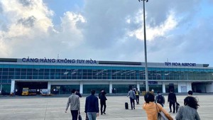Tuy Hoa Airport temporarily suspends operations due to heavy flooding