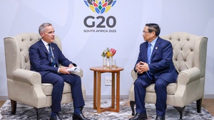 Prime Minister Pham Minh Chinh meets Canadian counterpart Mark Carney in South Africa