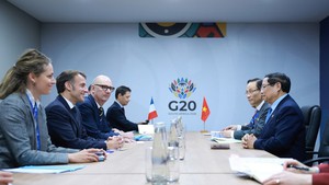 Prime Minister Pham Minh Chinh meets French President Emmanuel Macron