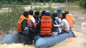 Gov’t continues to provide emergency relief for four flood-ravaged provinces