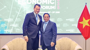 Prime Minister hosts foreign guests attending Autumn Economic Forum