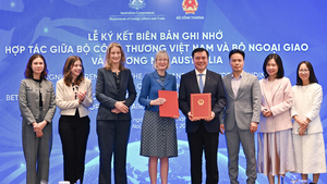 Viet Nam, Australia sign MoU on cooperation to optimize FTA’s benefits