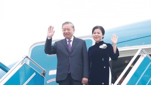 Party chief leaves Ha Noi for state visit to Laos