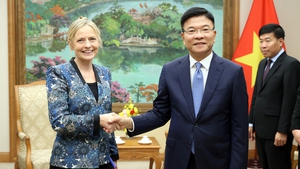 Deputy Prime Minister Le Thanh Long hosts Amazon Vice President