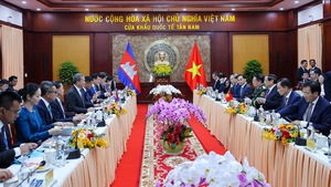 Prime Minister holds talks with Cambodian counterpart