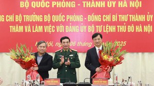 Nguyen Duy Ngoc serves as Secretary of Party Committee of Ha Noi Capital Command