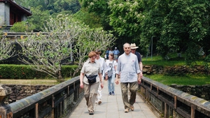 Number of foreign visitors to Viet Nam up 21% in 11 months