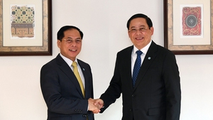 Deputy PM meets with Lao Prime Minister in Dubai