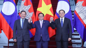 Prime Minister Pham Minh Chinh meets Cambodian, Laos counterparts