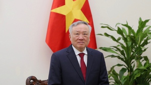 Standing Deputy PM Nguyen Hoa Binh starts tour to three European countries