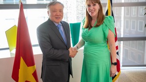 Viet Nam, UK strengthen cooperation on int’l financial center development