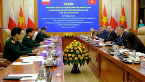 Viet Nam, Poland vow to promote defense ties