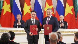 Viet Nam, Russia sign cooperation agreements across all sectors
