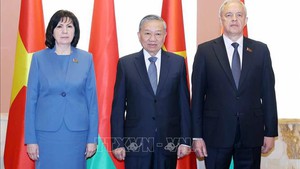 Party leader meets top Belarusian legislators