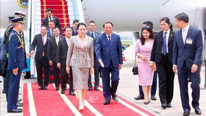 Thai Prime Minister starts official visit to Viet Nam