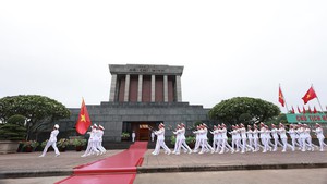 Special flag-raising ceremony at Ba Dinh Square to mark 135th birthday of President Ho Chi Minh