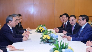 Prime Minister Pham Minh Chinh meets Chinese Premier Li Qiang in Malaysia