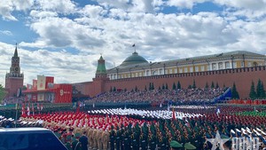 To Lam attends military parade marking 80th anniversary of Great Patriotic War victory