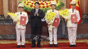 Three public security officials promoted to senior lieutenant general