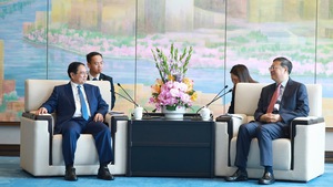 Prime Minister meets Secretary of Shanghai Municipal Committee