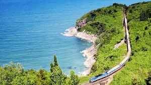 Viet Nam&#39;s North-South railway named world&#39;s most incredible train journey