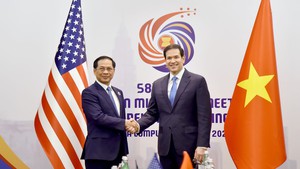 Deputy PM, FM Bui Thanh Son meets U.S. Secretary of State Marco Rubio in Malaysia