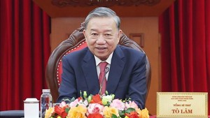 General Secretary To Lam holds phone conversation with U.S. President Donald Trump