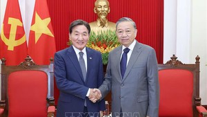 General Secretary To Lam hosts reception for Special Envoy of South Korean President