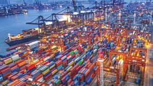 Trade surplus hits US$7.63 bln in first half