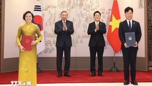 Viet Nam, South Korea sign 10 cooperation documents