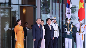 South Korean President hosts official welcome ceremony for General Secretary To Lam