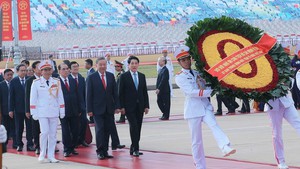 Party, State leaders pay tribute to President Ho Chi Minh
on the 80th National Day