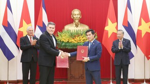 Viet Nam, Cuba sign cooperation agreements
