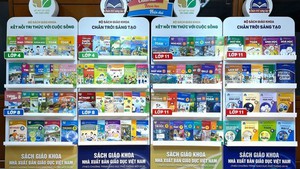 Viet Nam to adopt single set of textbooks from 2026