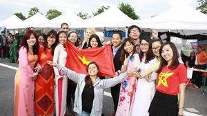 Number of Vietnamese students studying abroad sets record high