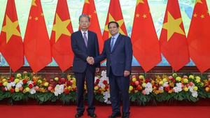 Prime Minister receives top Chinese legislator in Ha Noi