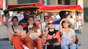 Viet Nam attracts early 14 million foreign visitors in first eight months