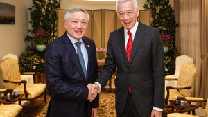 Standing Deputy PM meets Senior Minister Lee Hsien Loong