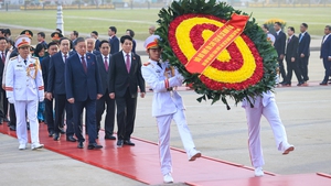 Leaders pay tribute to President Ho Chi Minh ahead of 14th National Party Congress