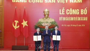 Le Minh Tri becomes Chairman of Central Commission for Home Affairs