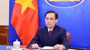 Top Vietnamese, Venezuelan diplomats hold phone conversation