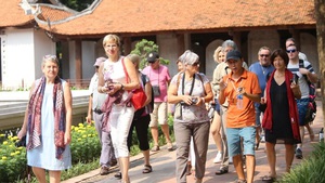 Foreign arrivals soar to record high in 2025