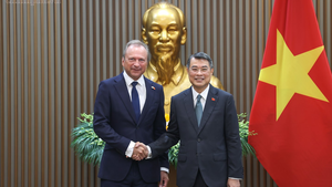 Prime Minister Le Minh Hung hosts Luxembourg’s Minister of Finance