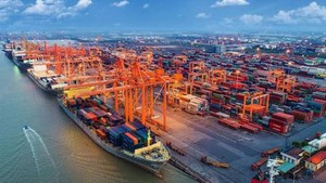 Viet Nam’s foreign trade surpasses US$1 	trillion mark in first 10 months