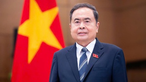 Top legislator to pay official visit to China